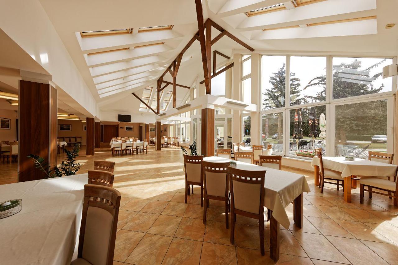 Klaudia'S Hotel & Restaurant At Golf Resort, Bac Samorin Exteriér fotografie