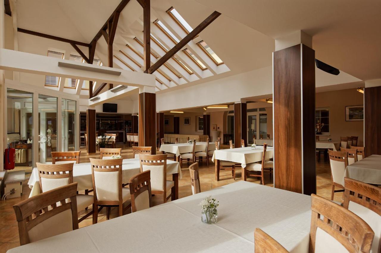 Klaudia'S Hotel & Restaurant At Golf Resort, Bac Samorin Exteriér fotografie