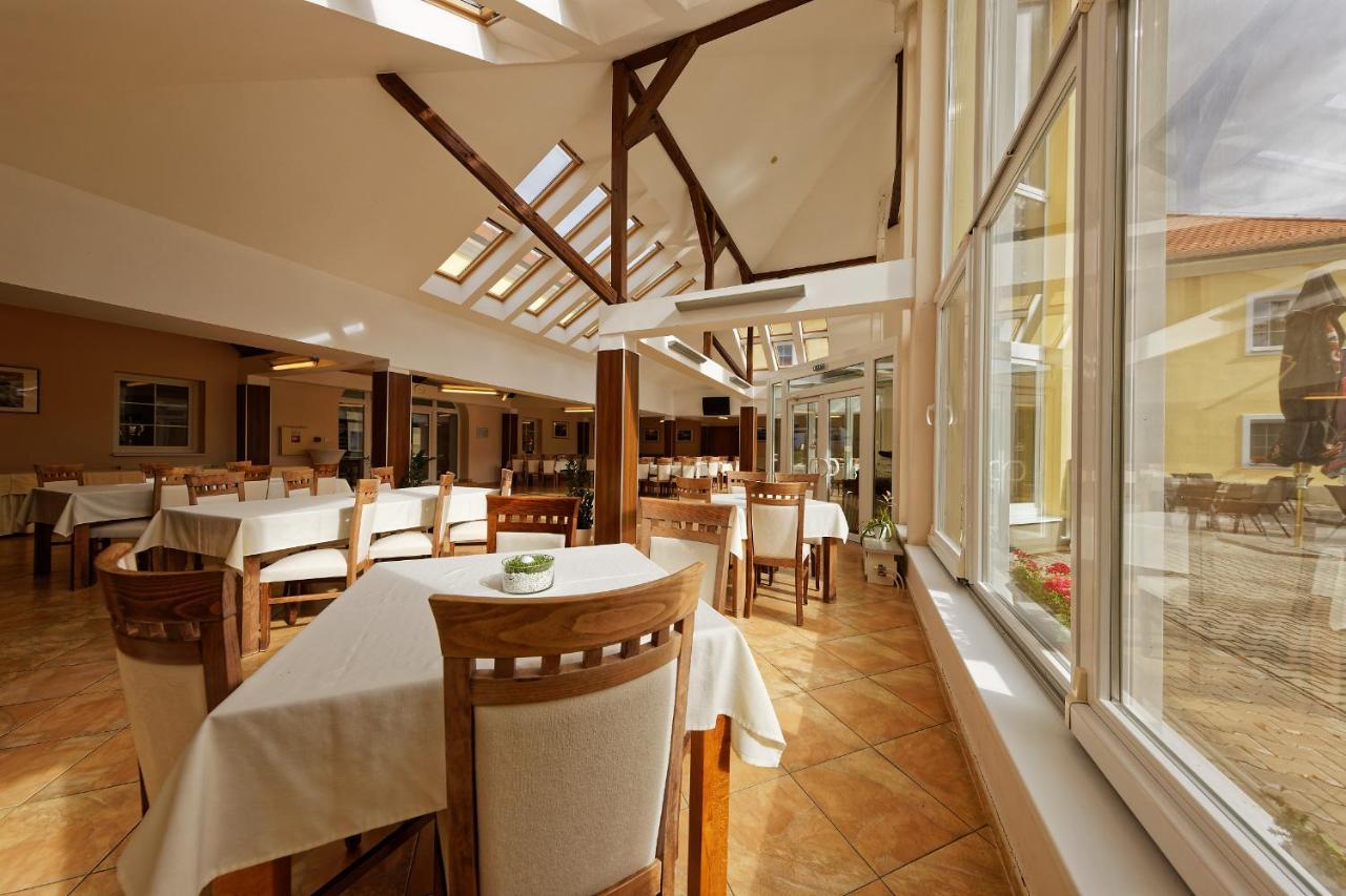 Klaudia'S Hotel & Restaurant At Golf Resort, Bac Samorin Exteriér fotografie
