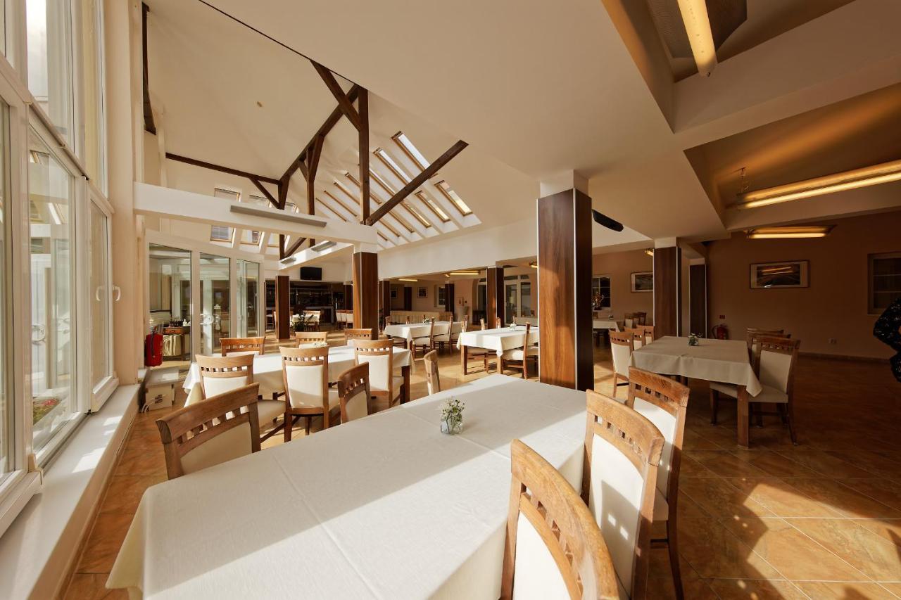 Klaudia'S Hotel & Restaurant At Golf Resort, Bac Samorin Exteriér fotografie