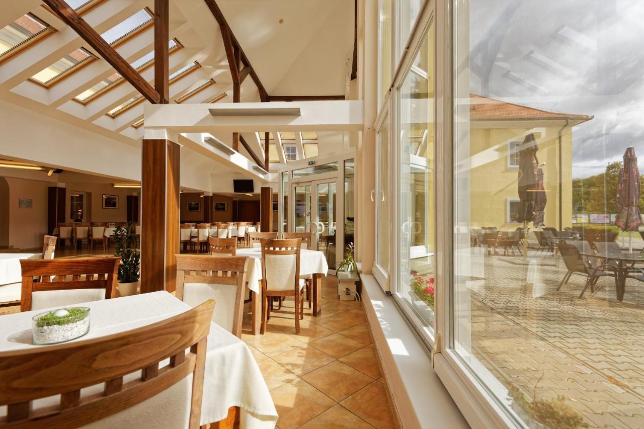Klaudia'S Hotel & Restaurant At Golf Resort, Bac Samorin Exteriér fotografie